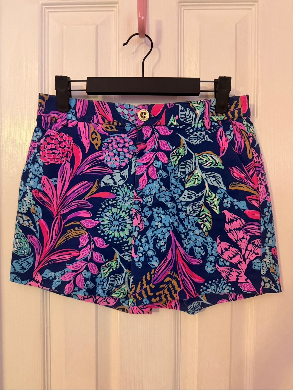 Lilly Pulitzer 5” Gretchen High Rise Stretch Shorts. Print- Aegean Navy Calypso